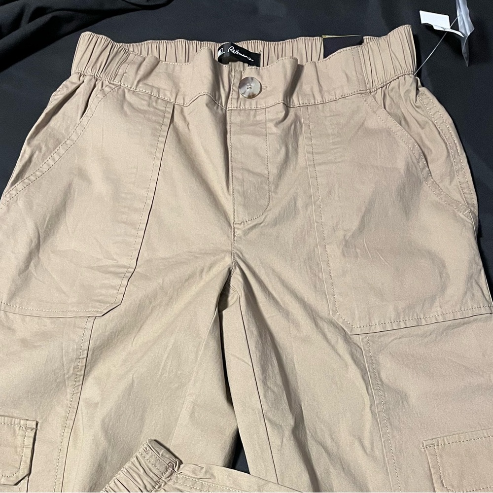 Women’s Lightweight cargo joggers in Beige - Casual Utility Style
